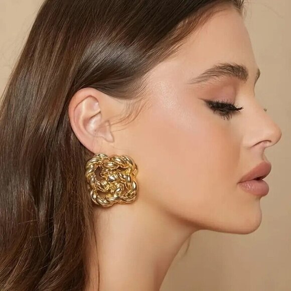 Zara Elegant Gold-Toned Chunky Knot Earrings 💕💕✨✨ with GIFT BOX 🎁 - Picture 2 of 10